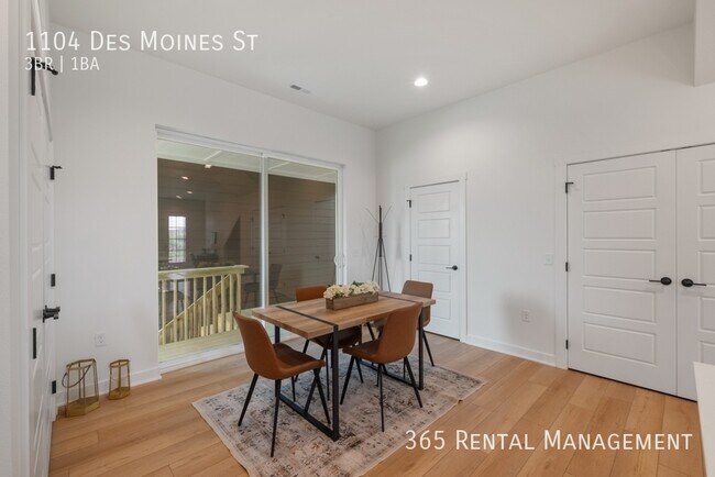 Building Photo - 1104 SW Des Moines St
