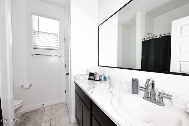 Building Photo - 40020 W Sunland Dr