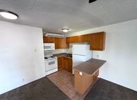 Building Photo - Studio Apartment in DU Area-Parking and Storage!
