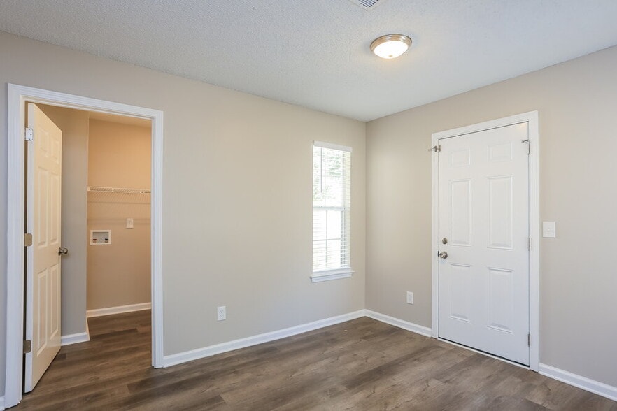 Building Photo - 2350 Sapphire Ct