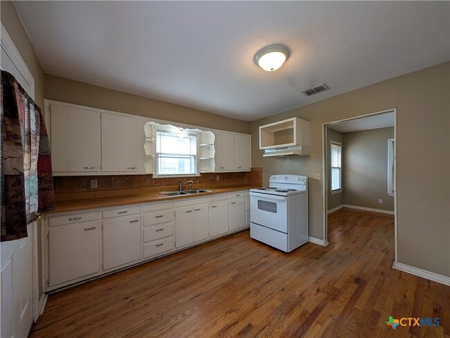 Building Photo - 1185 W Mill St