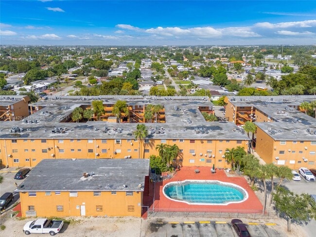 Building Photo - 1330 W 54th St