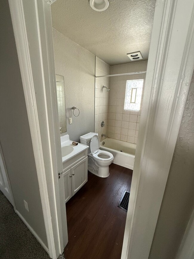 Building Photo - 3 Bed 1 Bath House located in Hoopeston, IL