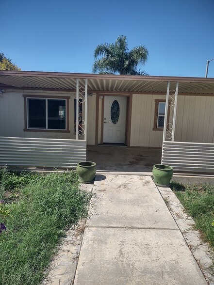 Building Photo - 512 De Soto Dr