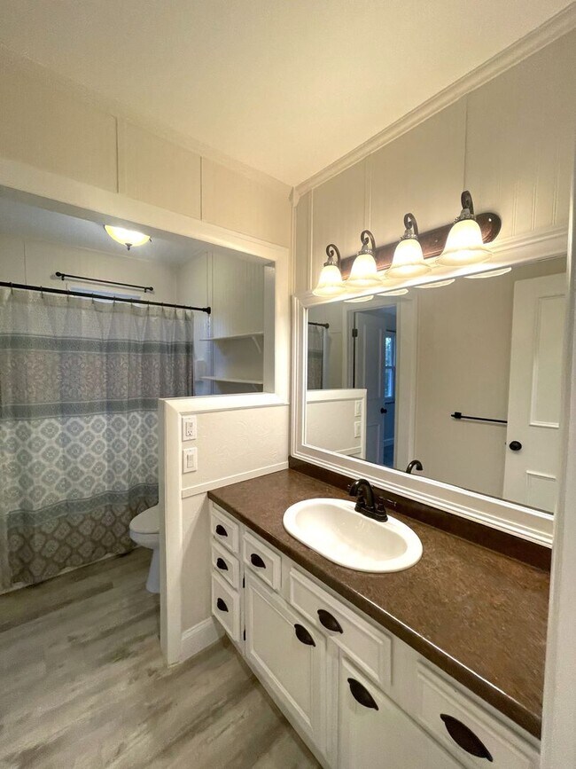 Building Photo - Updated 4 Bedroom, home Farragut!