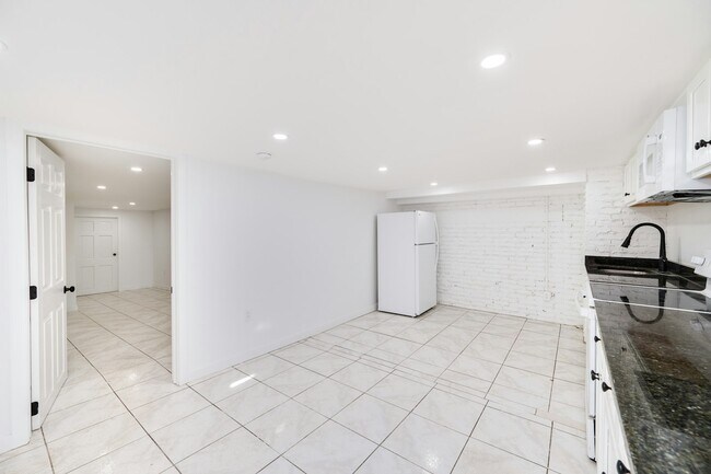 Building Photo - 57 S 6th St