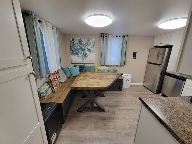 Building Photo - 202 S Elmwood Avenue Duplex