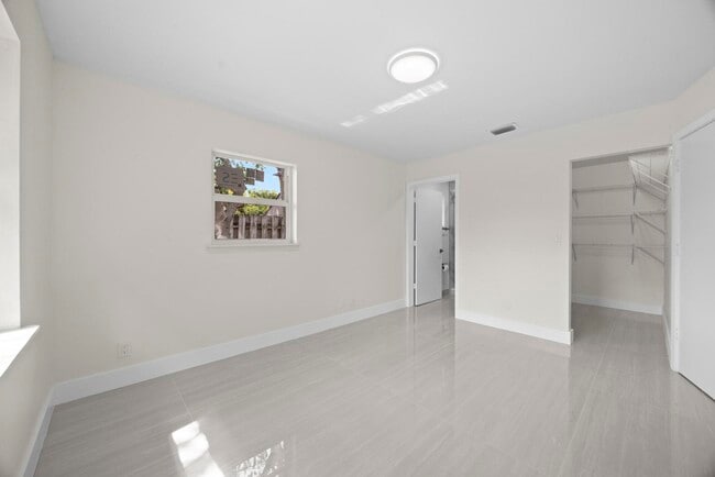 Building Photo - 5664 Boynton Crescent