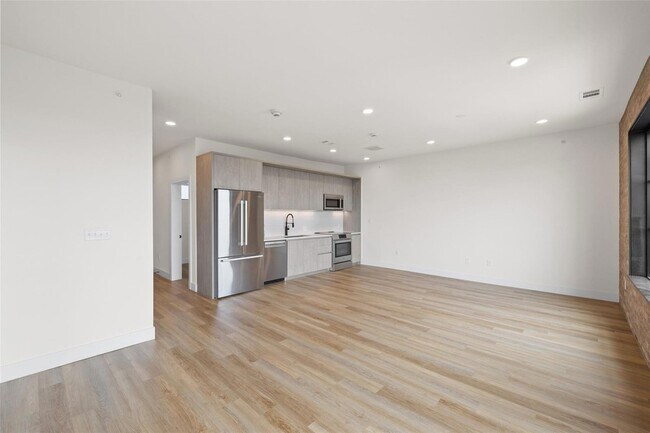 Building Photo - 4315 S Congress Ave