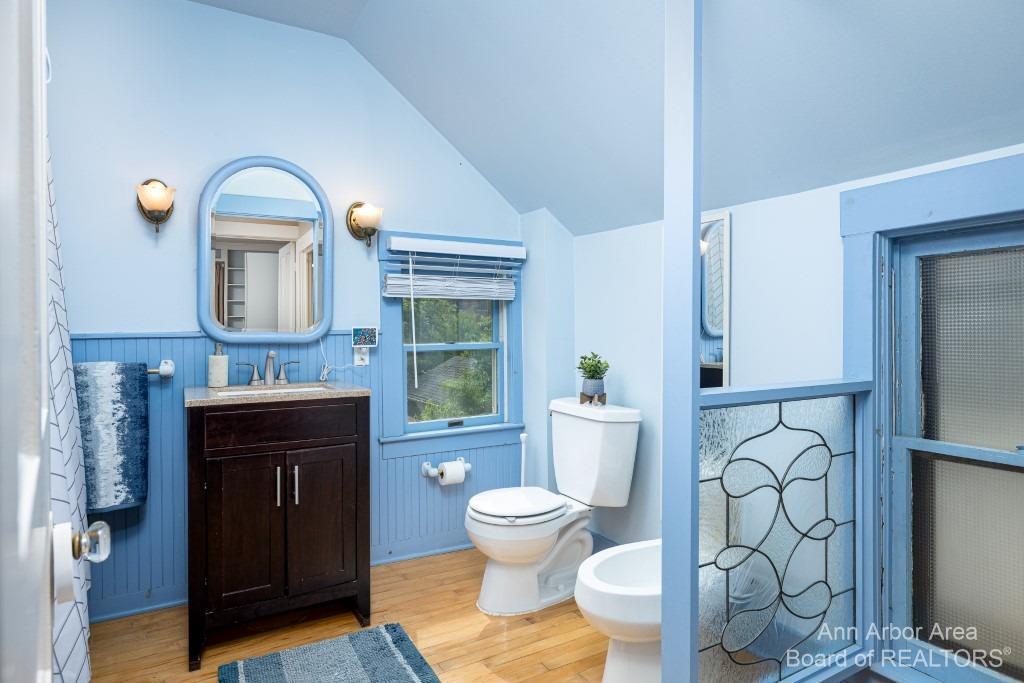 Upstairs full bath - 413 5th St