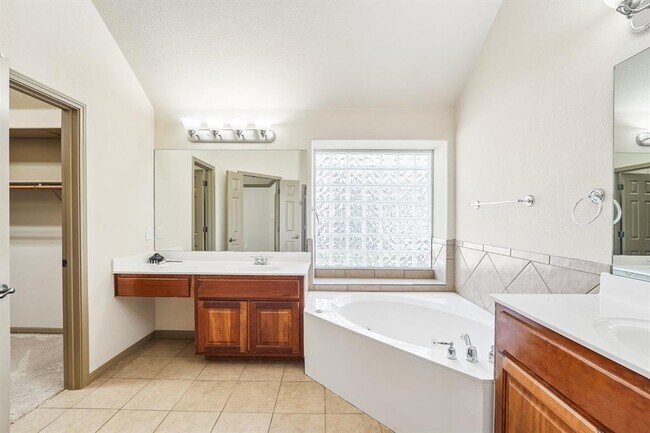 Building Photo - 10028 Lisi Anne Dr
