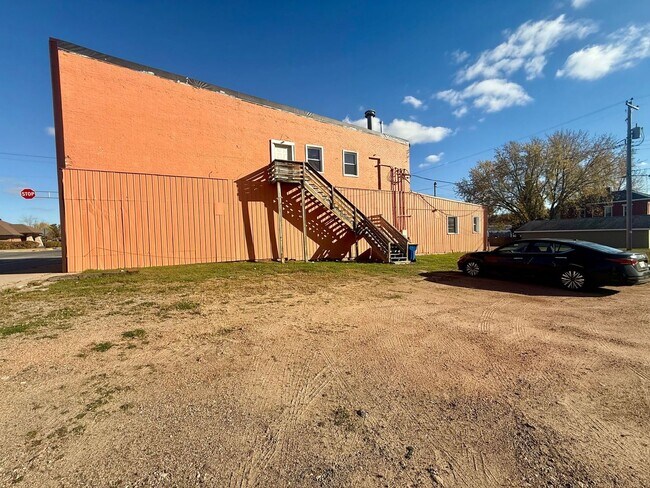 Building Photo - 1319 E Main St