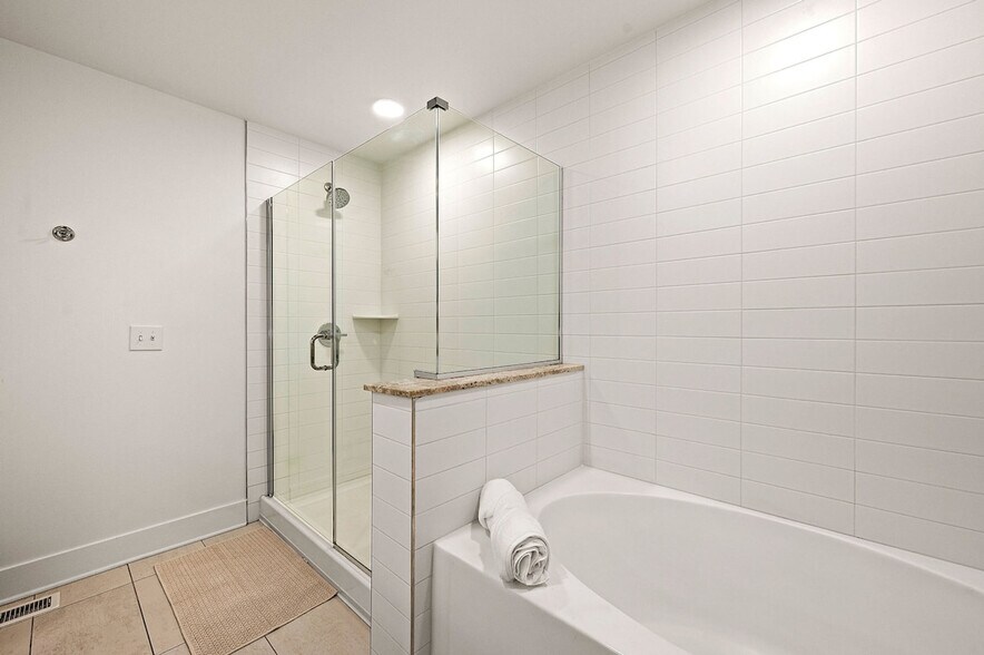 Building Photo - 230 Bill Kennedy Wy SE