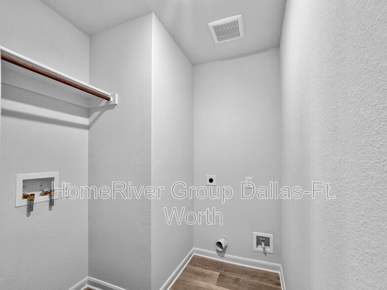 Building Photo - 427 Condie Russell Ave