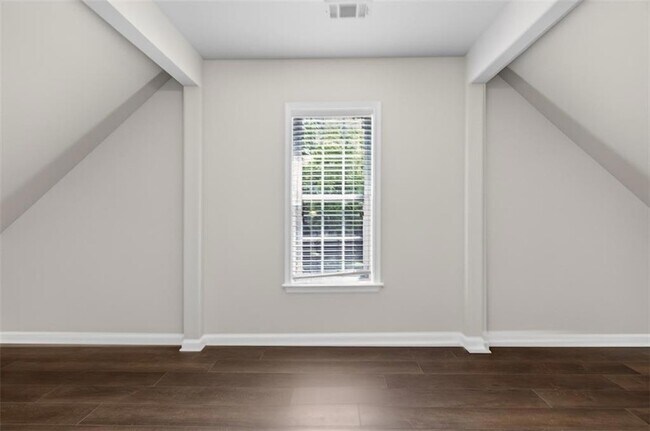 Building Photo - 2885 Stonehenge Ct