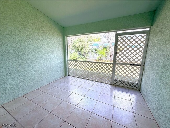 Building Photo - 1127 Diplomat Pkwy E