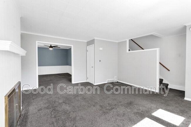 Building Photo - 4470 Seneca St