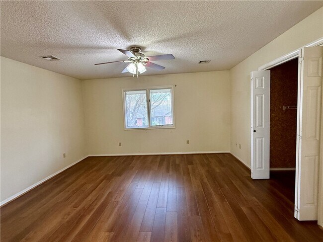 Building Photo - 9 Dunedin Dr