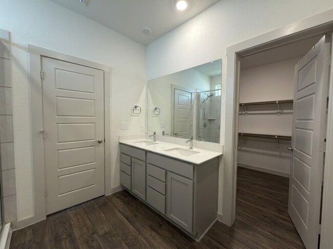 Building Photo - 3001 Egan Dr