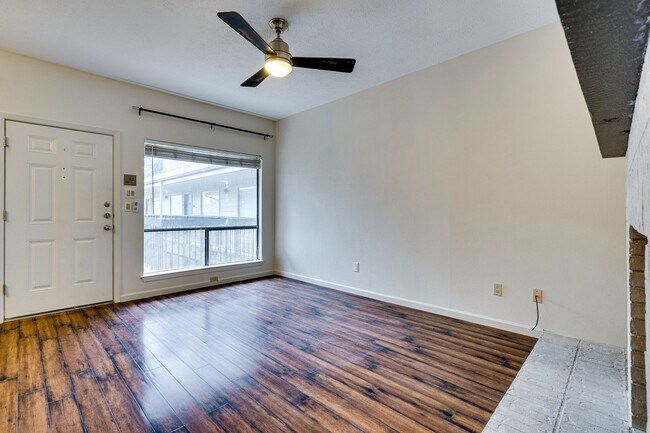 Building Photo - OVERLOOK WEST CAMPUS - LUXURIOUS - 1BD/1BA - RESERVED PARKING - W/D - WATER PAID
