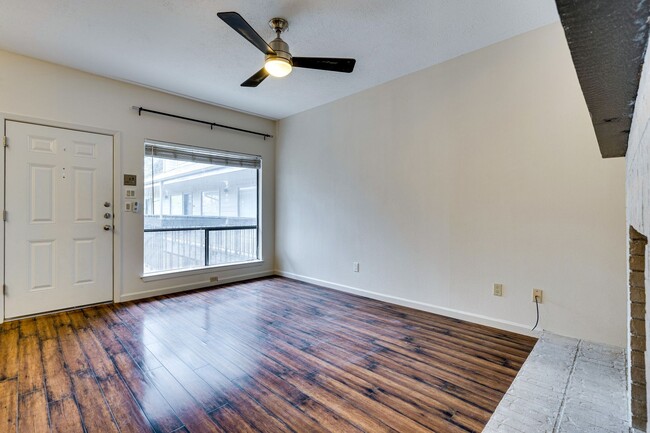 Building Photo - OVERLOOK WEST CAMPUS - LUXURIOUS - 1BD/1BA...