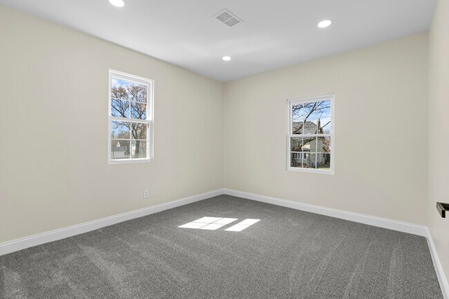 Building Photo - 551 Englewood St