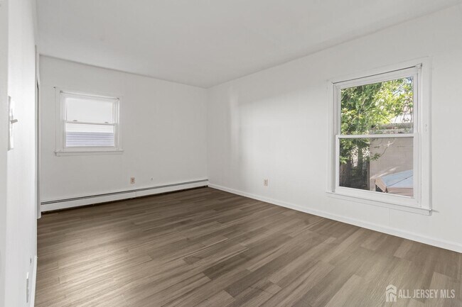 Building Photo - 2063 Elizabeth Ave