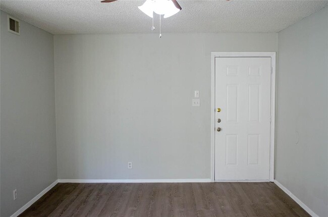 Building Photo - 8907 Parkfield Dr