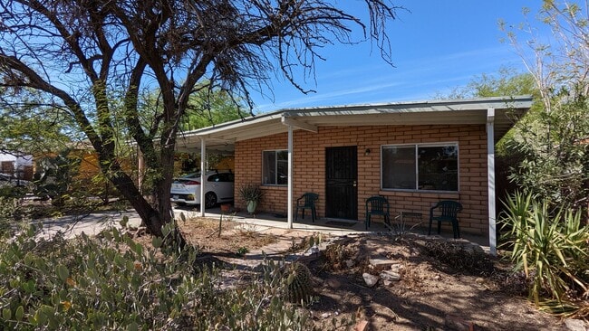 Building Photo - 3bed & 2bath - BRAND NEW AC - Must See Home Historic Barrio Hollywood-