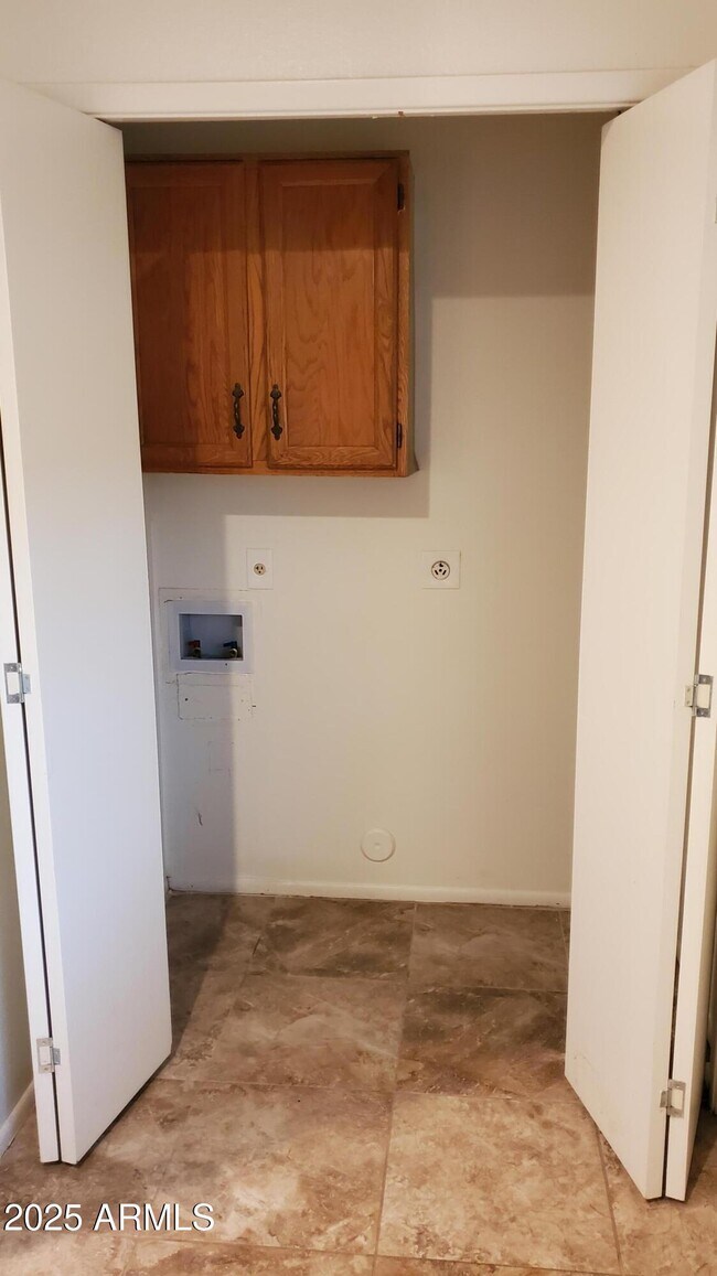 Building Photo - 6245 E Glencove Cir