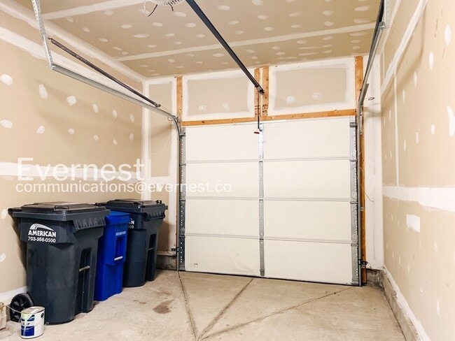 Building Photo - 2336 Brookmoor Ln