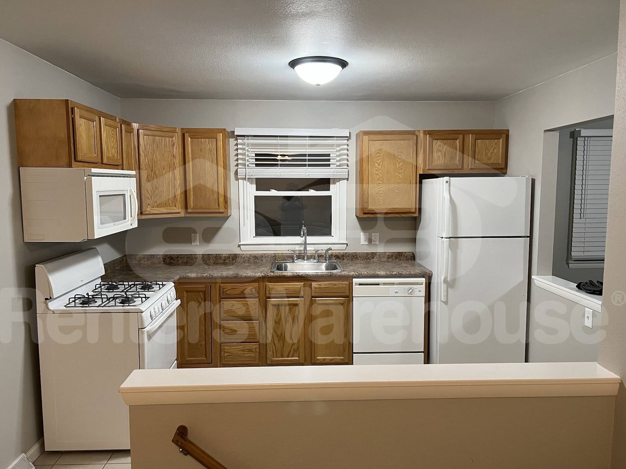 Building Photo - 4120 SE 15th Ct