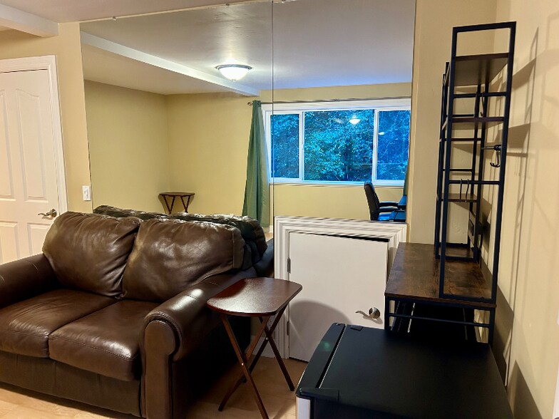 Building Photo - 435 Hubbard Gulch Rd