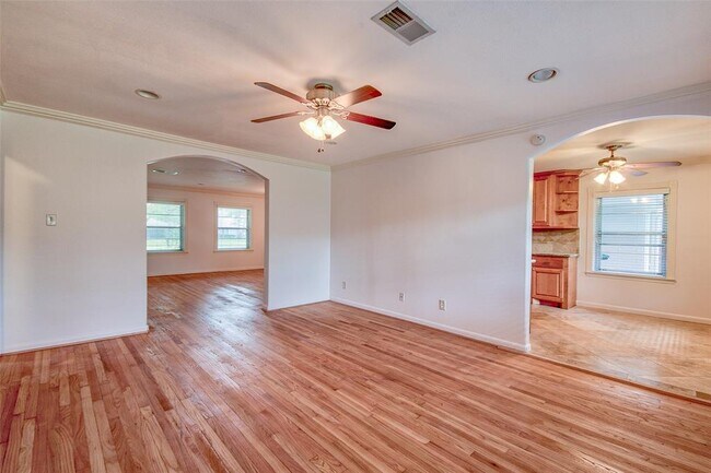 Building Photo - 4710 Willowbend Blvd