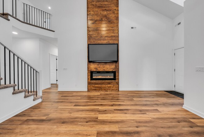 Building Photo - Modern Duplex with Spacious Design & Upsca...