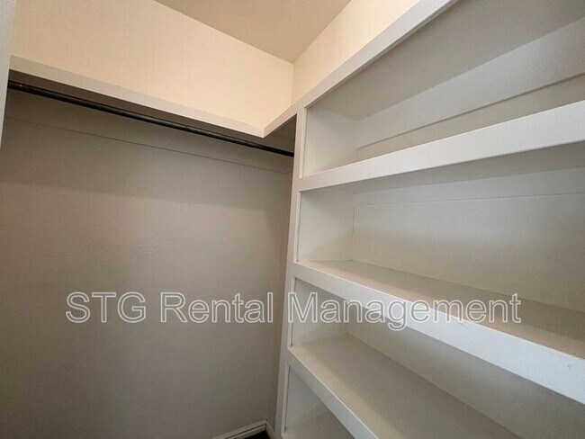 Building Photo - 777 S 400 E