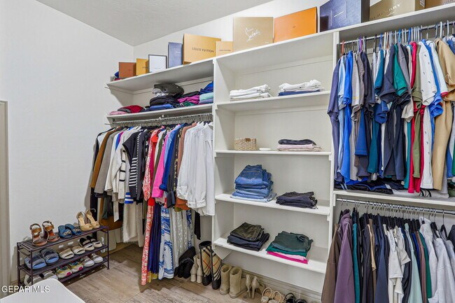 Building Photo - 12081 Silver Crown