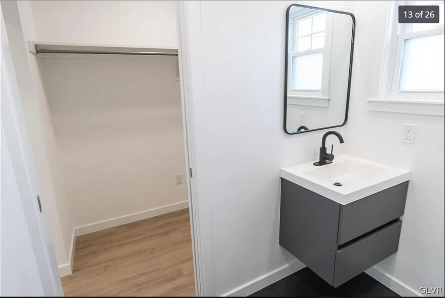 Building Photo - 1915 W Livingston St