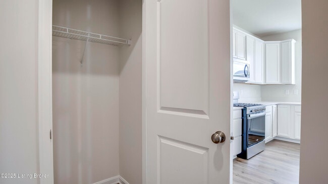 Building Photo - 1850 Washington Blvd