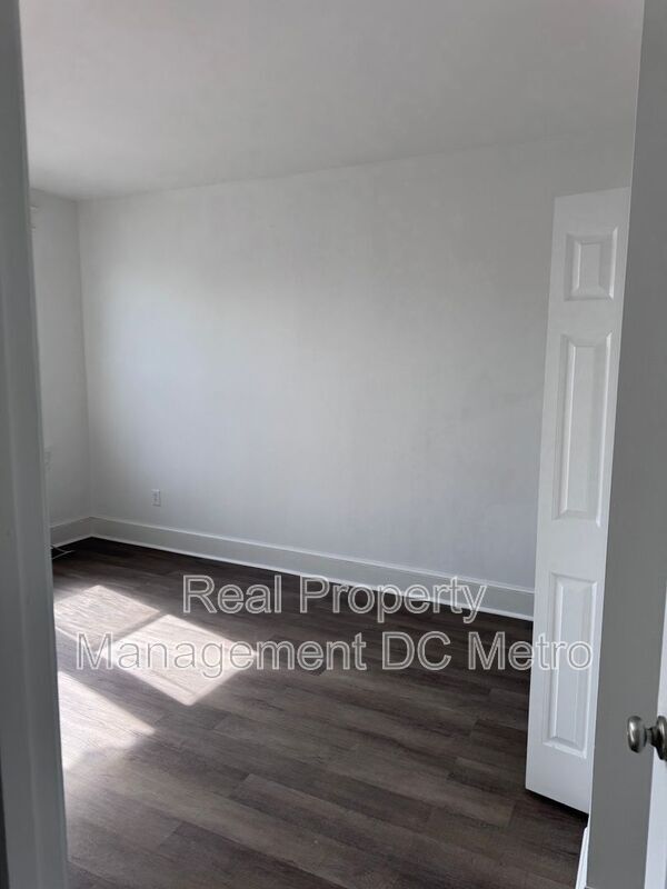 Building Photo - 815 Maryland Ave NE