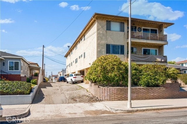 Building Photo - 972 W 14th St