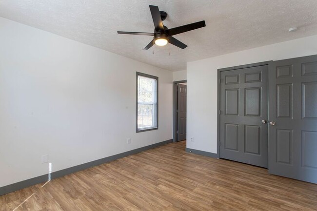 Building Photo - 605 Baron Dr
