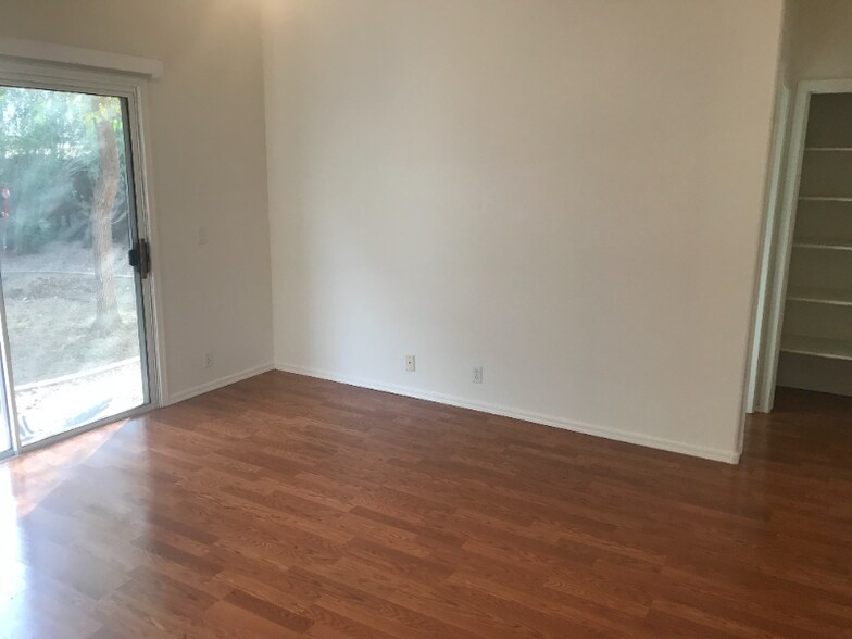 Building Photo - 1843 E San Tan St