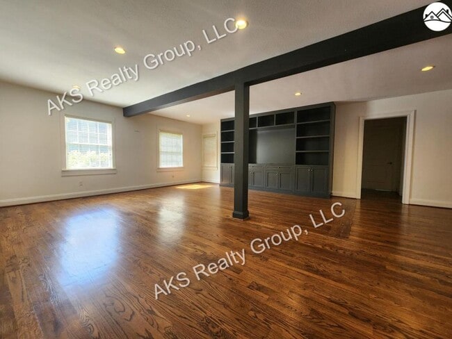 Building Photo - 2705 11th Ave S