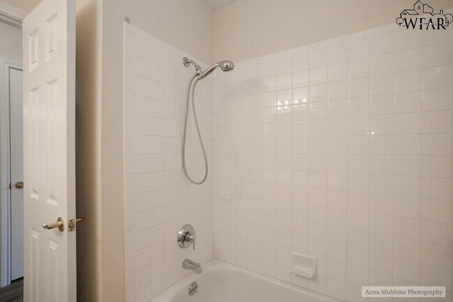 Building Photo - 8 St Andrews Ct