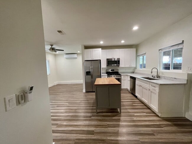 Building Photo - 9556 Cecilwood Dr