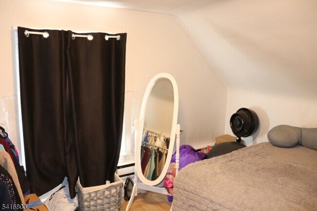 Building Photo - 327 Valley St