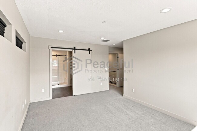 Building Photo - 832 S W Temple St
