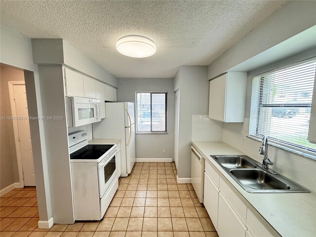 Building Photo - 4805 Pier Dr