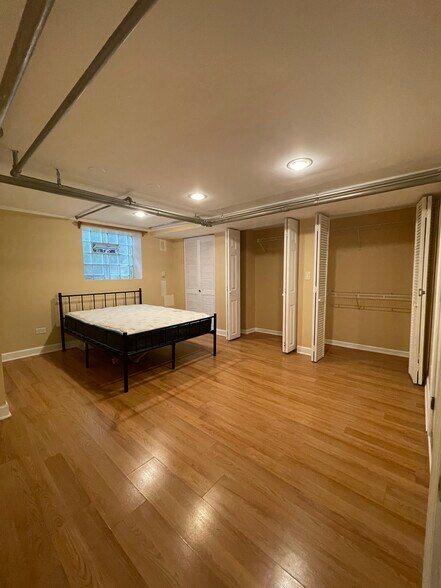 Building Photo - 4021 W Barry Ave
